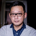 两个人嗟嗟嗟的